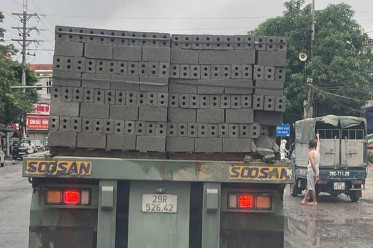 Tài xế chở vật liệu không chằng buộc bị phạt 10 triệu đồng