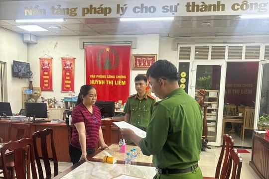 Công chứng viên giả mạo chủ đất để ký kết các hợp đồng giao dịch nhằm chiếm đoạt