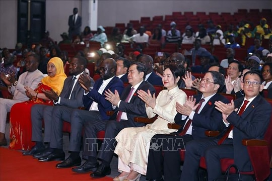 Chủ tịch Quốc hội Trần Thanh Mẫn và Phu nhân thăm Câu lạc bộ Vovinam tại Senegal