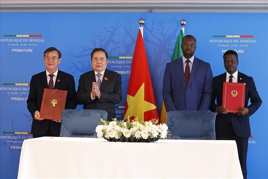 Chủ tịch Quốc hội và Thủ tướng Senegal chứng kiến bộ, ngành, địa phương 2 nước ký kết hợp tác