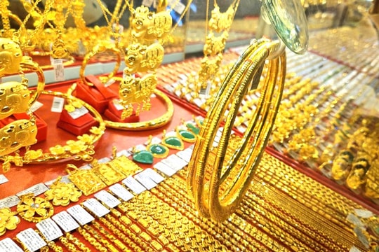 Giá vàng hôm nay 9/10/2025: Giá vàng SJC chạm mốc 142,5 triệu
