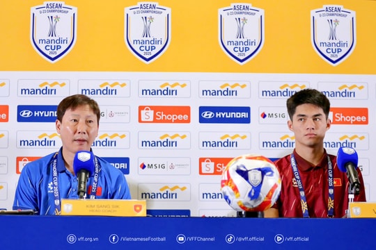 HLV Kim Sang Sik thận trọng trước trận bán kết với U23 Philippines