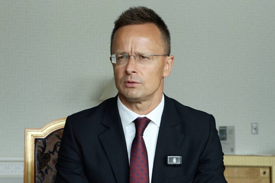 Ngoại trưởng Hungary tuyên bố không bao giờ viện trợ vũ khí cho Ukraine