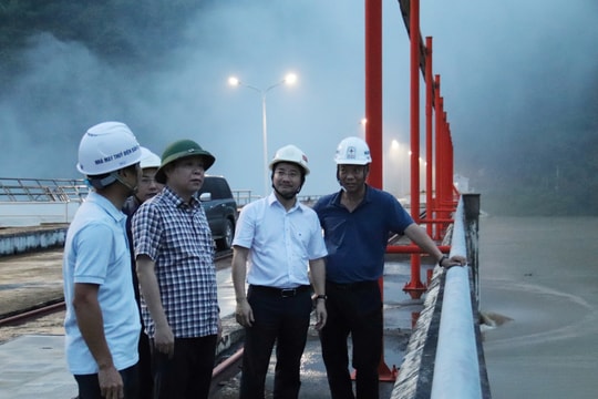 Lũ lớn đổ về, thủy điện Bản Vẽ ứng phó khẩn cấp