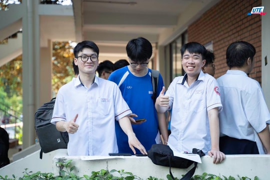 Đề thi THPT 2025 'chia lại cuộc chơi': Điểm chuẩn đại học sẽ giảm sâu, top đầu cũng không ngoại lệ?