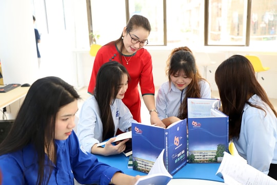 Học phí ngành Quản trị kinh doanh chạm mốc 104 triệu đồng/năm