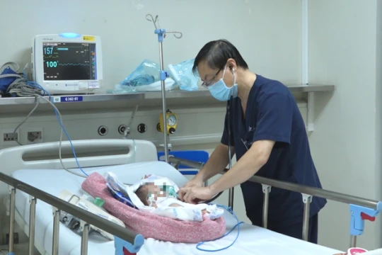 Cơn ho gà 'tử thần': Trẻ tím tái, ngưng thở chỉ vì cha mẹ chậm một bước