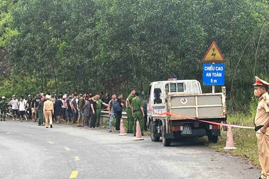 Nam thanh niên ngã xe máy, bất ngờ phát hiện thi thể bên đường