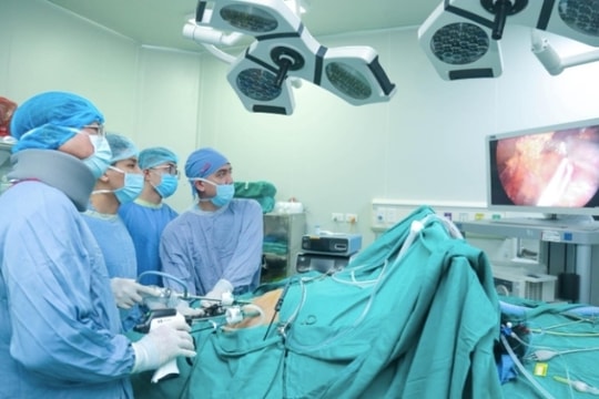 Sụt cân nhanh bất thường, người đàn ông bàng hoàng phát hiện cùng lúc hai loại ung thư hiếm