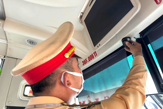 CSGT trích xuất camera, xử phạt tài xế dùng điện thoại khi chạy gần 90km/h