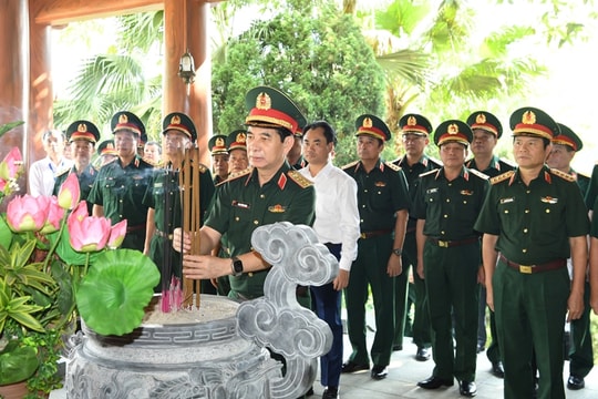 Đoàn công tác Quân ủy Trung ương, Bộ Quốc phòng tri ân tại Thái Nguyên
