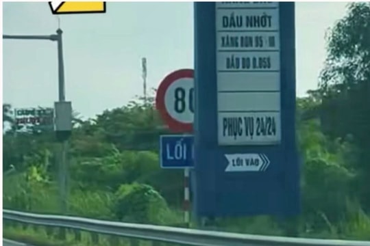 Tháo dỡ bảng quảng cáo che khuất biển báo tốc độ trên cao tốc