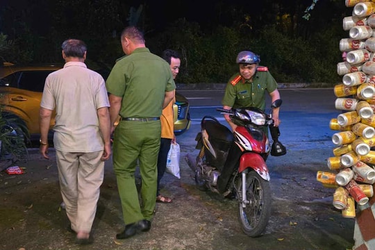 Hà Nội: Công an xã Kiều Phú giúp đỡ cụ ông gần 70 tuổi đi lạc