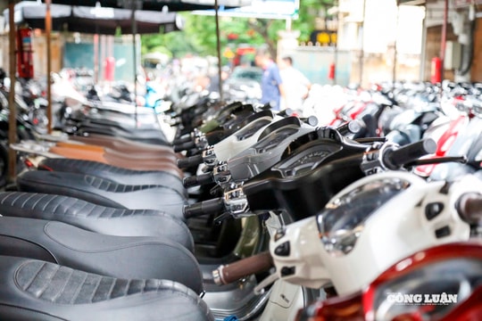 Chợ xe máy lớn nhất Hà Nội ế ẩm trước thông tin xe xăng sắp bị thay thế