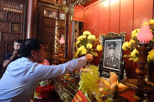 Phó Thủ tướng Bùi Thanh Sơn dâng hương tưởng nhớ Đại tướng Lê Đức Anh, tri ân người có công tại TP. Huế