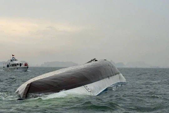 Phát hiện thi thể nghi là nạn nhân cuối cùng vụ lật tàu trên Vịnh Hạ Long