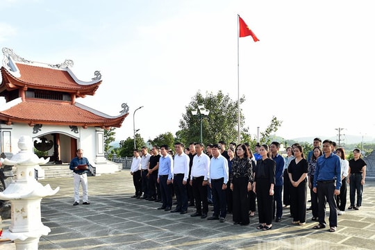 Báo và phát thanh, truyền hình Tuyên Quang dâng hương tưởng niệm các Anh hùng liệt sĩ