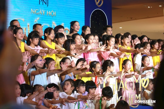 100 bé gái hoàn cảnh đặc biệt tỏa sáng trên sân khấu “Giấc mơ Lọ Lem”