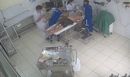 Người đàn ông ngừng tim trên bãi biển Nha Trang hồi sinh kỳ diệu nhờ sơ cứu kịp thời