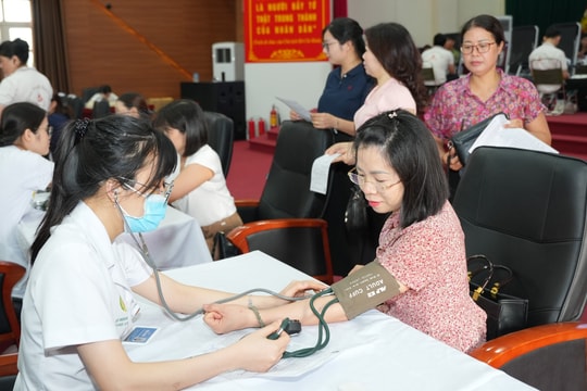 Người hưởng trợ cấp hưu trí xã hội tiếp tục được cấp thẻ BHYT, thanh toán 100% chi phí khám chữa bệnh