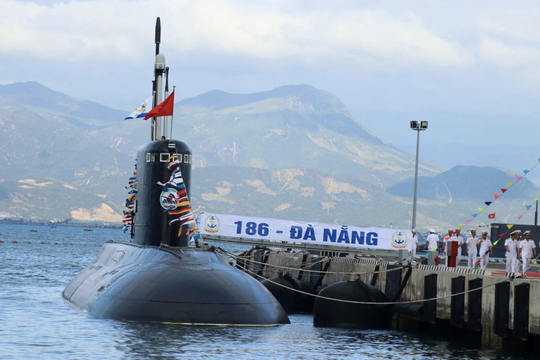 Bài 4: Từ "vọng gác chủ quyền" trên biển đến điểm tựa hậu cần trên đất liền