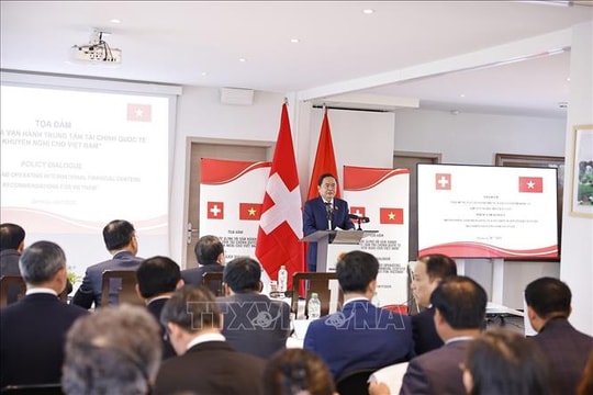 Chủ tịch Quốc hội dự Tọa đàm 'Xây dựng và vận hành Trung tâm tài chính quốc tế và khuyến nghị cho Việt Nam'