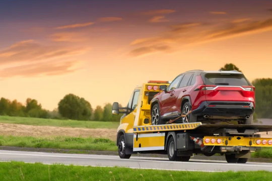 Ngồi trong xe khi đang kéo: luật không cấm nhưng hậu quả không nhẹ