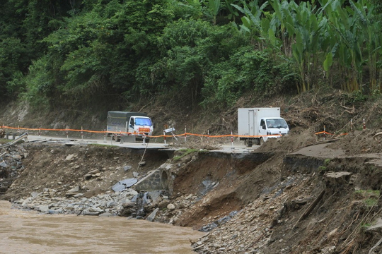 Khoảng 130 vị trí ách tắc giao thông do mưa lũ tại Nghệ An