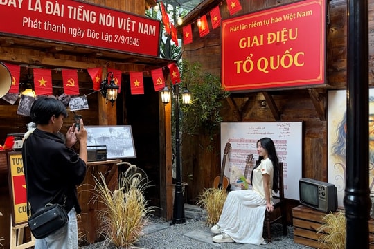 Quán cà phê lan tỏa tinh thần yêu nước đón lễ Quốc khánh 2/9