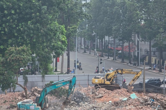 Khối nhà 61 Trần Phú khẩn trương tháo dỡ, mở rộng đường Hùng Vương đón diễu binh 2/9