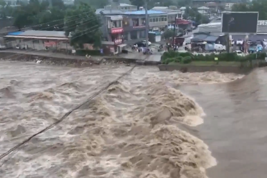 Mưa lũ kinh hoàng ở Bắc Kinh, ít nhất 30 người thiệt mạng