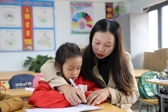 Giáo viên tiểu học có thêm hệ số lương đặc thù, lương sẽ tăng ra sao?