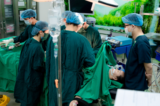 Vỡ tử cung sau tai nạn: Bác sĩ mổ 'chạy đua với tử thần' cứu sống hai mẹ con thai phụ