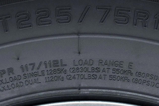 Áp suất ghi trên lốp không phải con số bạn nên dùng