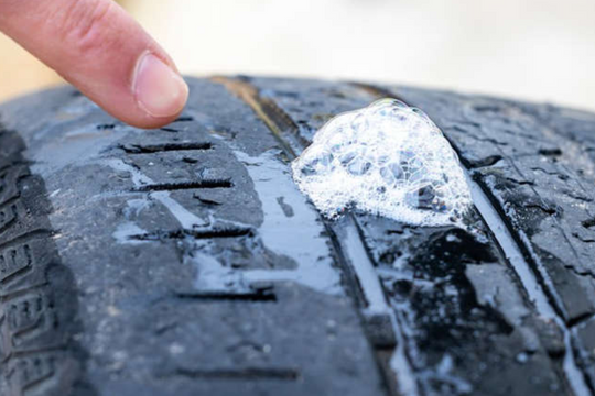 Cách xác định nguyên nhân rò rỉ hơi chậm ở lốp xe