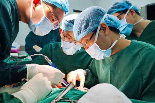 Cơ sở ‘khát’ nhân lực, đề xuất bác sĩ mới ra trường đi nghĩa vụ y tế ít nhất 2 năm