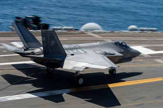 Video tiêm kích F-35 rơi gần căn cứ không quân ở California