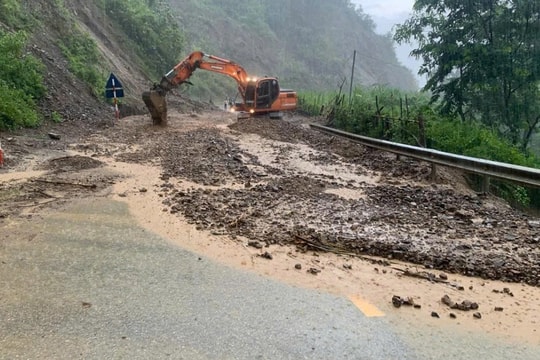 Cấm phương tiện đi vào vùng tâm bão số 5 từ Thanh Hóa đến Quảng Trị