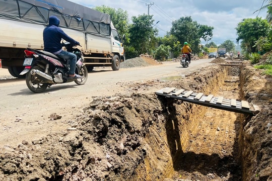 Gia Lai: Thi công đường cẩu thả, tiềm ẩn nguy cơ mất an toàn giao thông