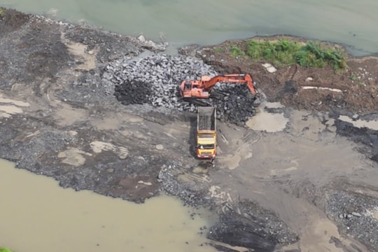 Tạo vỏ bọc “dự án cải tạo” để khai thác khoáng sản trái phép thu lợi cả chục tỷ đồng