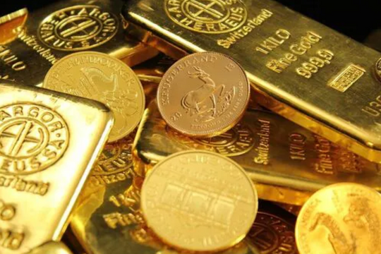 Giá vàng lao dốc khi Fed Powell dập tắt hy vọng giảm lãi suất