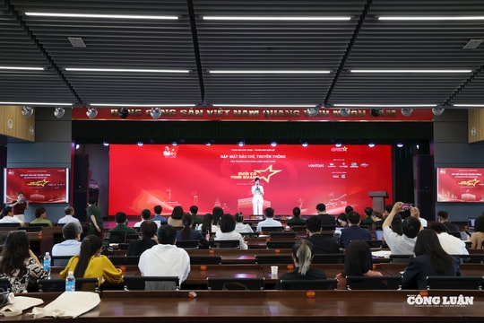 Cầu truyền hình “Dưới cờ vinh quang”: Giao thoa nghệ thuật và công nghệ tôn vinh giá trị dân tộc