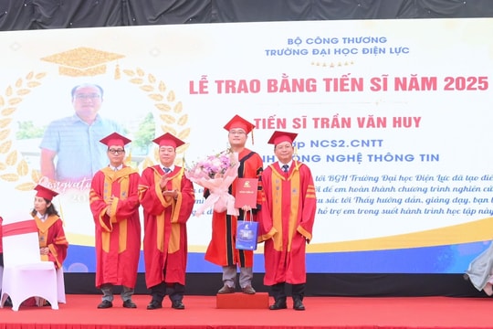 Trường Đại học Điện lực tưng bừng tổ chức Lễ tốt nghiệp và trao bằng đợt 2