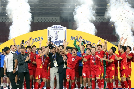 Điểm tin thể thao 1/8: Tiền đạo cao 2m06 lại ghi bàn cho Nam Định, Hải Phòng thử việc tiền vệ Việt kiều Trung Quốc