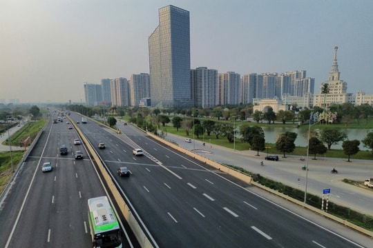 Thí điểm cấm xe tải đi vào làn sát dải phân cách trên hai cao tốc lớn