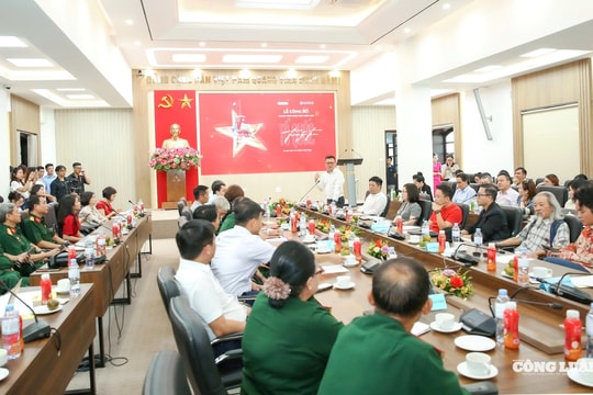 'Tổ quốc trong tim': Bản giao hưởng của lòng yêu nước, hàng vạn khán giả cùng tạo nên lịch sử...