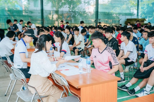 Tuyển bổ sung lớp 10 tại TP Hồ Chí Minh: Trường ‘trắng hồ sơ’, trường ‘vỡ trận’ vì vượt chỉ tiêu