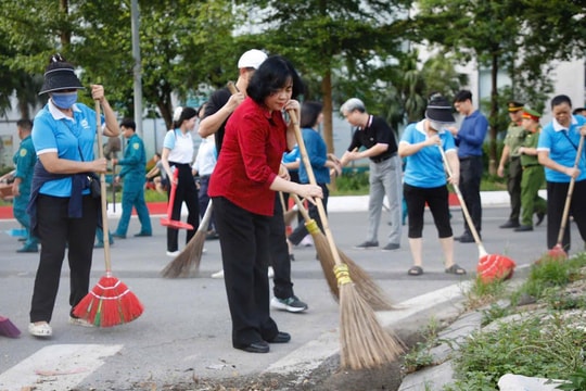 126 xã, phường Hà Nội đồng loạt ra quân tổng vệ sinh, hướng tới Thủ đô 'sáng - xanh - sạch - đẹp'