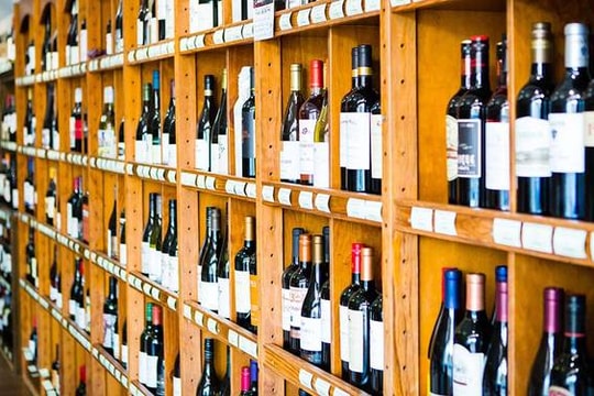 Cắt giảm, đơn giản hóa điều kiện về bán buôn rượu, sản phẩm thuốc lá, kinh doanh xăng dầu