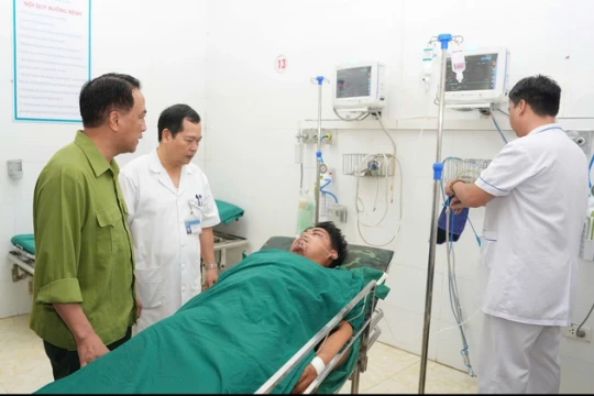 Điện Biên lập trạm y tế lưu động, đưa tổ cấp cứu tiếp cận vùng lũ bị chia cắt